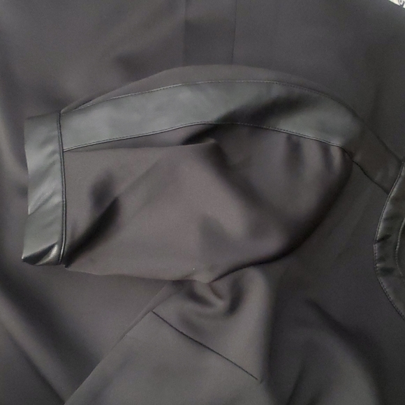 DKNY Puff-Sleeve Sheath Dress - Picture 4 of 5